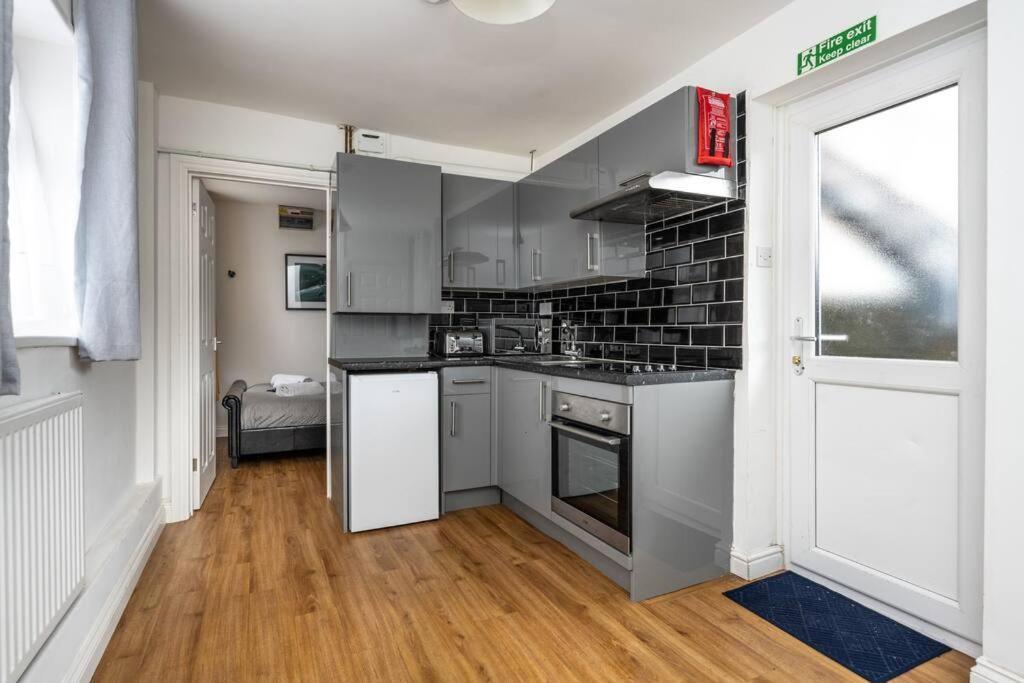 Apartment Neath Road - Flat 1 Swansea