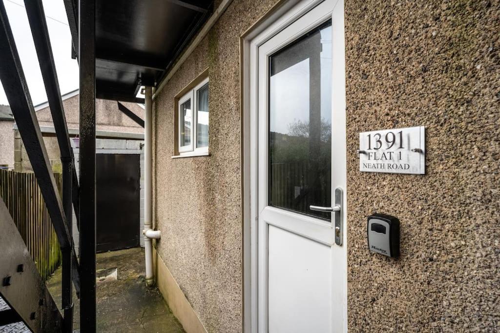 Neath Road - Flat 1 *