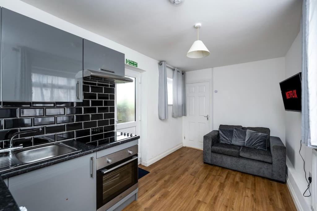 Neath Road - Flat 1