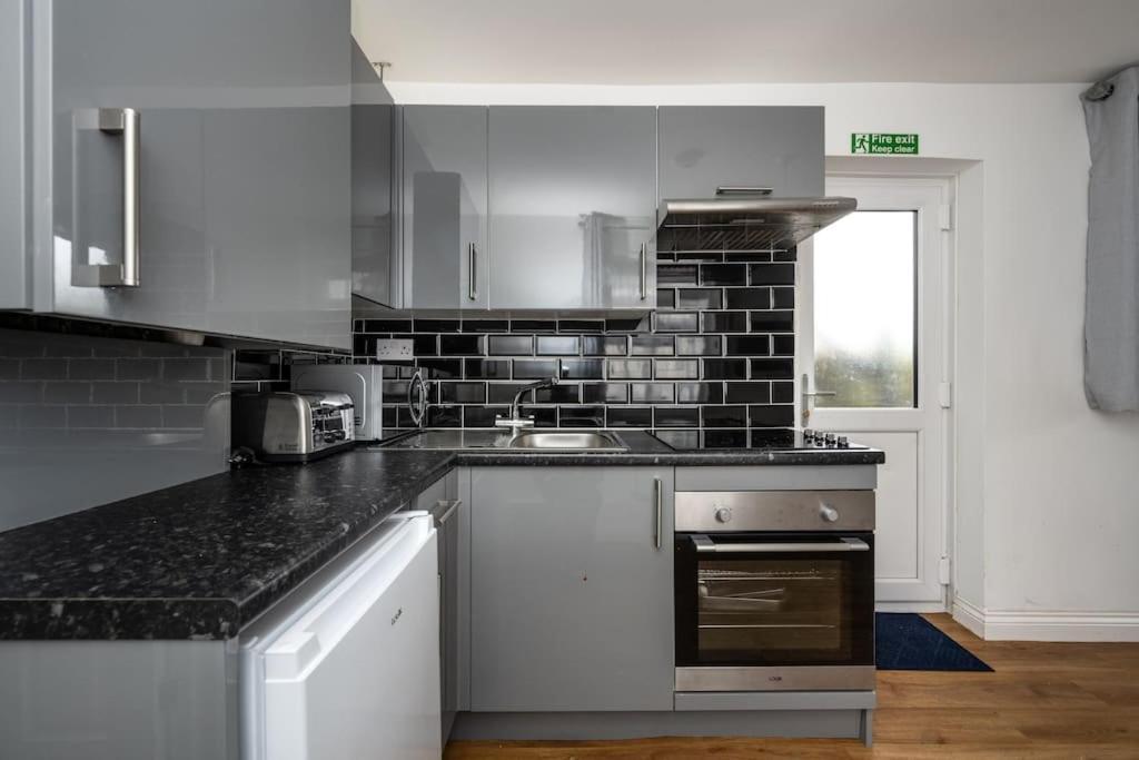 Neath Road - Flat 1 Apartment Swansea